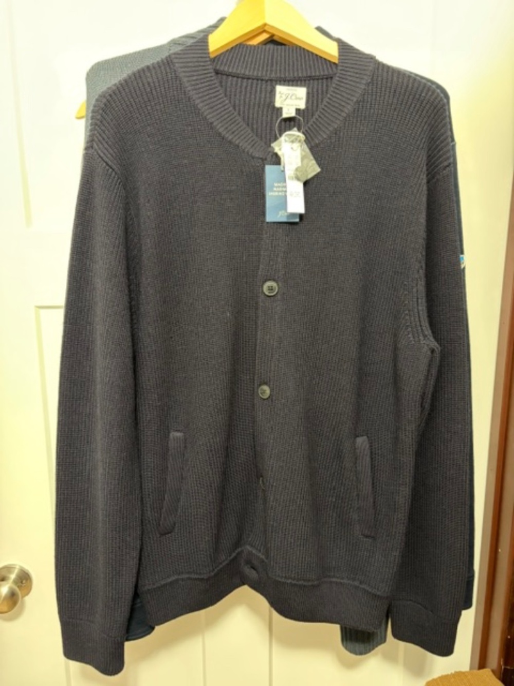 (NWT) Mens "Brand New" Merino Wool Full Button Sweater, Size L